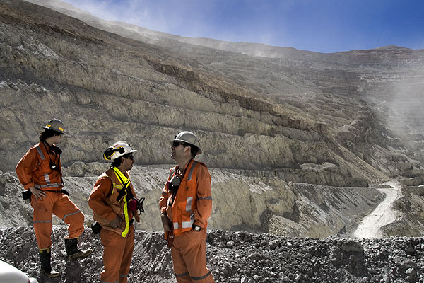  FESUC mantiene diálogo con autoridades de minería